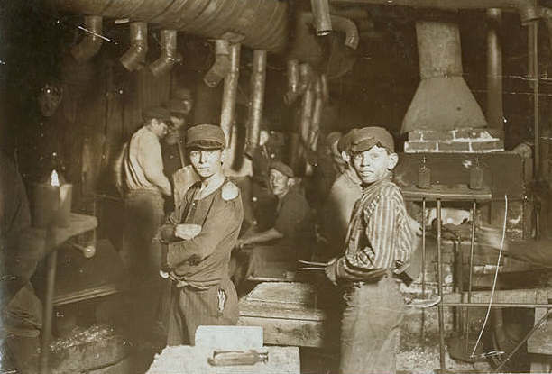 USA Glass Factory 1909